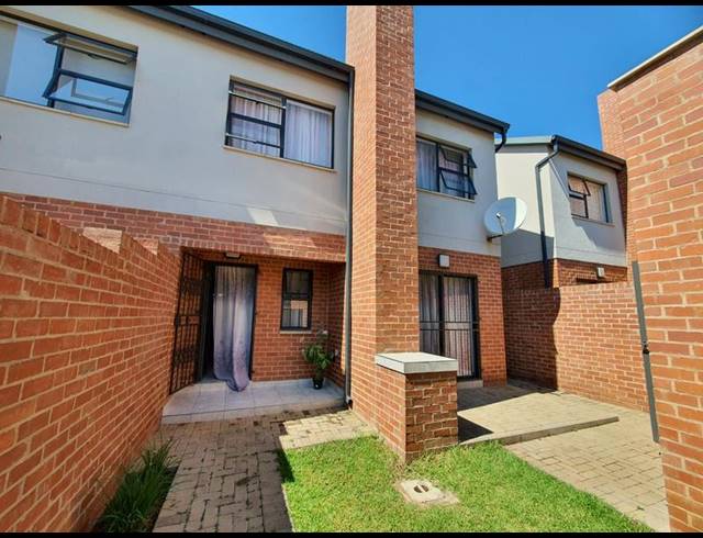 3 BEDROOM HOUSE FOR SALE IN KARENPARK